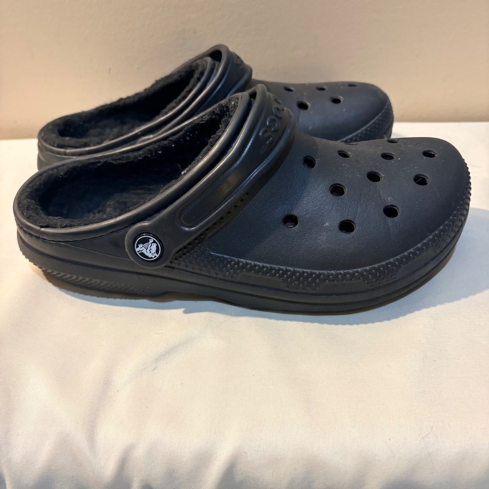 Crocs Classic Fuzz Lined Clog Black Unisex Mens 6 Womens 8 Dual Comfort Shoes‎ - Picture 2 of 8